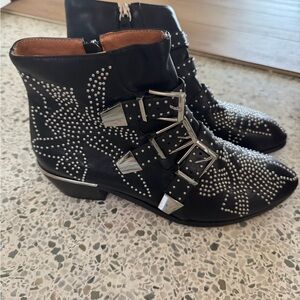 EUC Studded Black Ankle Boots